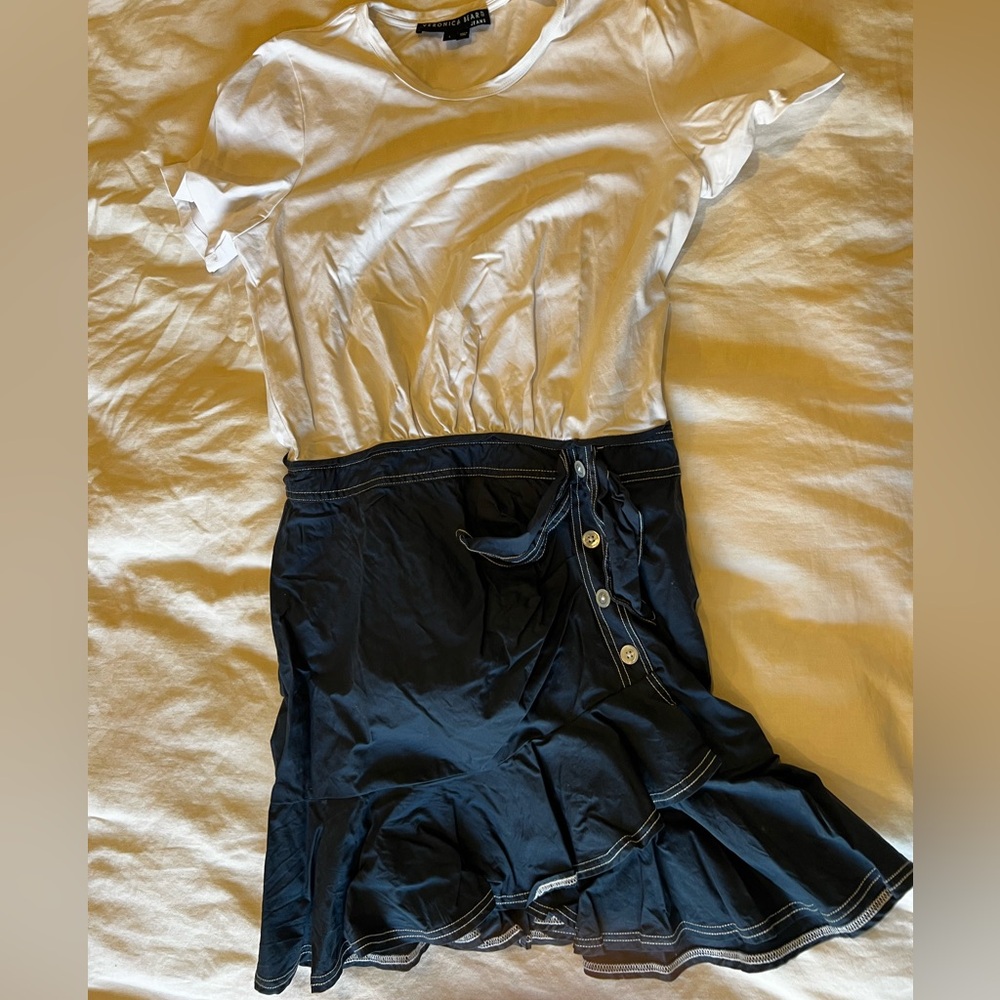 Veronica Beard, Jean Bari dress size large. Ruched and button detail.